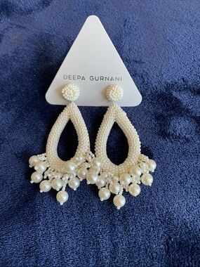 ✨DEEPA GURNANI PEARL DROP EARRINGS✨